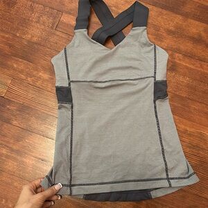 New Lulu lemon tank Sz 4